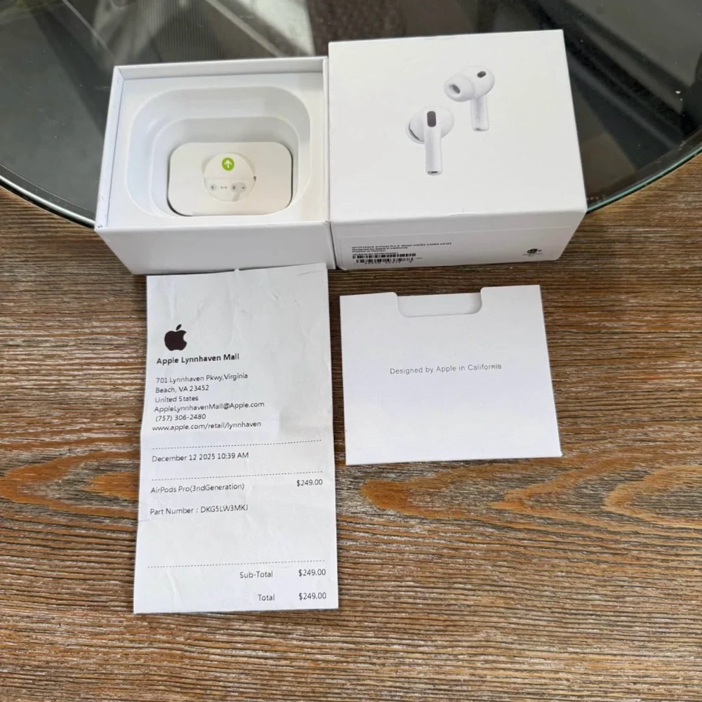 Apple AirPods Pro 3 with Charging Case - White